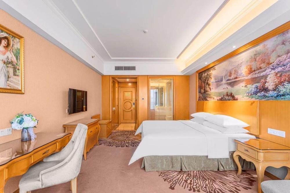 Vienna Hotel Foshan Airport Экстерьер фото