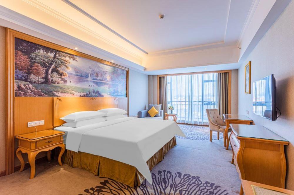 Vienna Hotel Foshan Airport Экстерьер фото