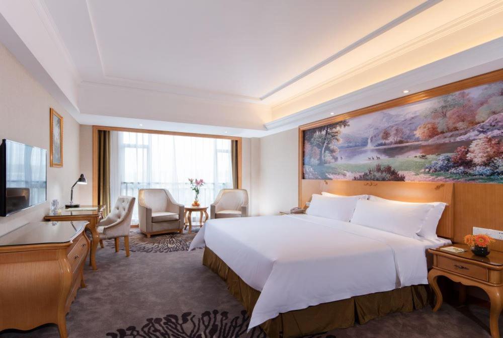 Vienna Hotel Foshan Airport Экстерьер фото